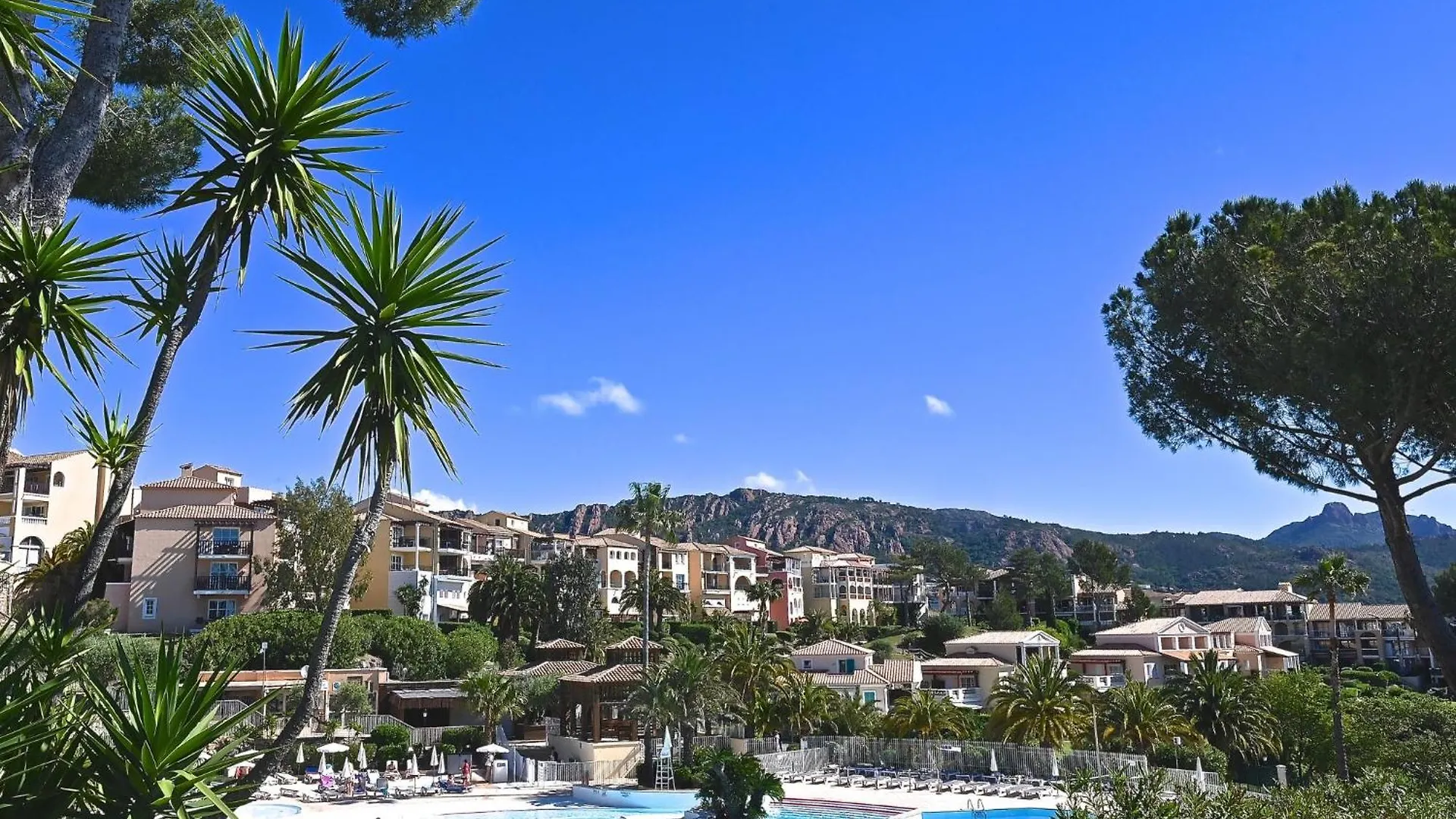 Saint-Raphaël Apartment Le Village - E1320 By Interhome 0*,  צרפת